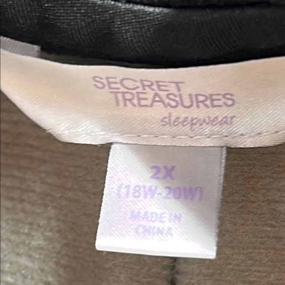 Secret Treasures Black Women's Top 2xl (18w-20w) black - Picture 2 of 7